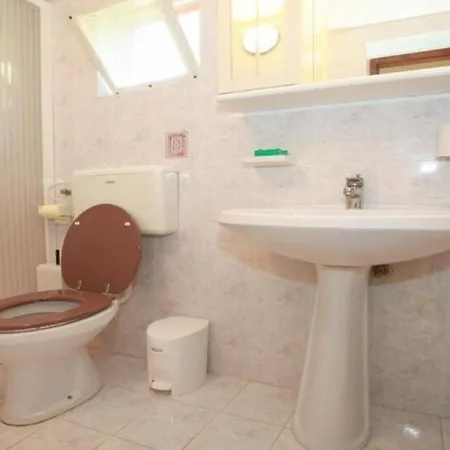 Violet With A Garden Apartment