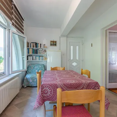 Apartament Violet With A Garden